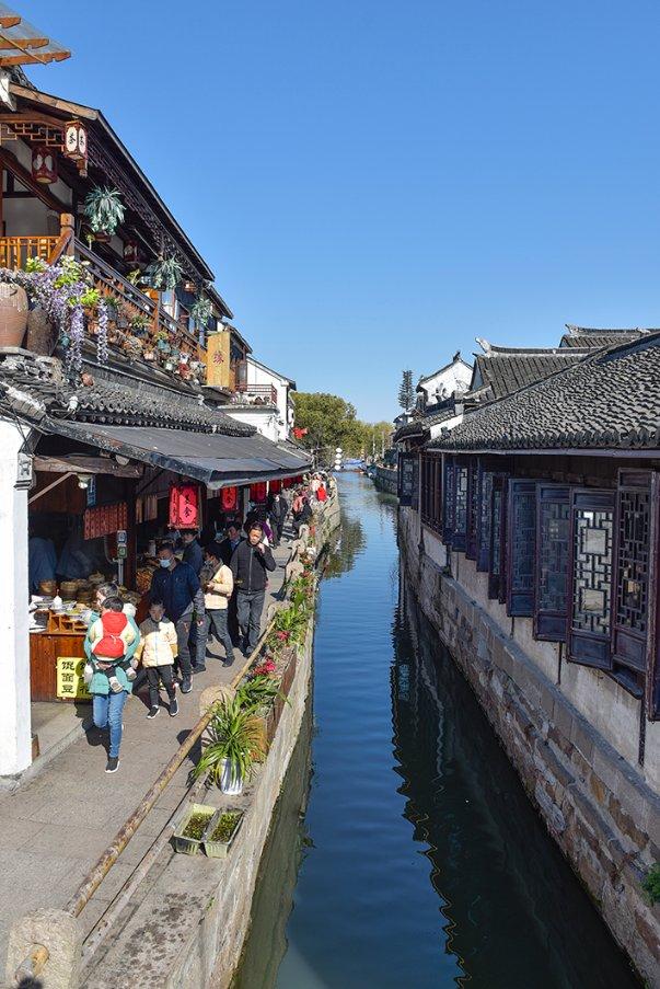 今年首场寒潮来袭，多地降温明显，南方多地降雪范围扩大